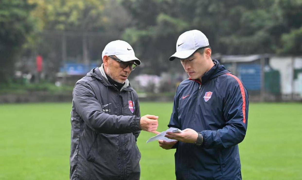 但近期, 首秀, 季表现低迷